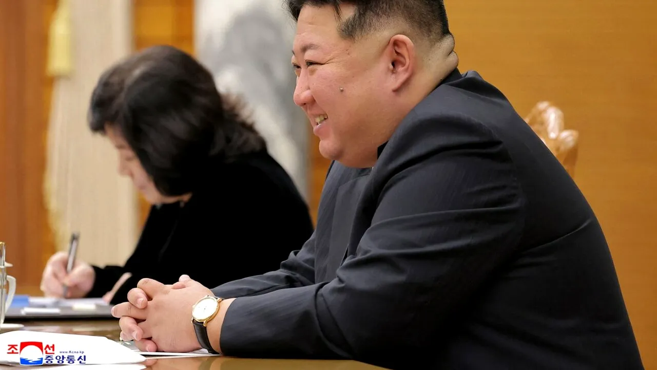 Lux occidental pentru cercul lui Kim Jong-Un, sărăcie extremă pentru nord-coreeni. Elitele își cumpără CHANEL și haine de blană care costă cât o casă
