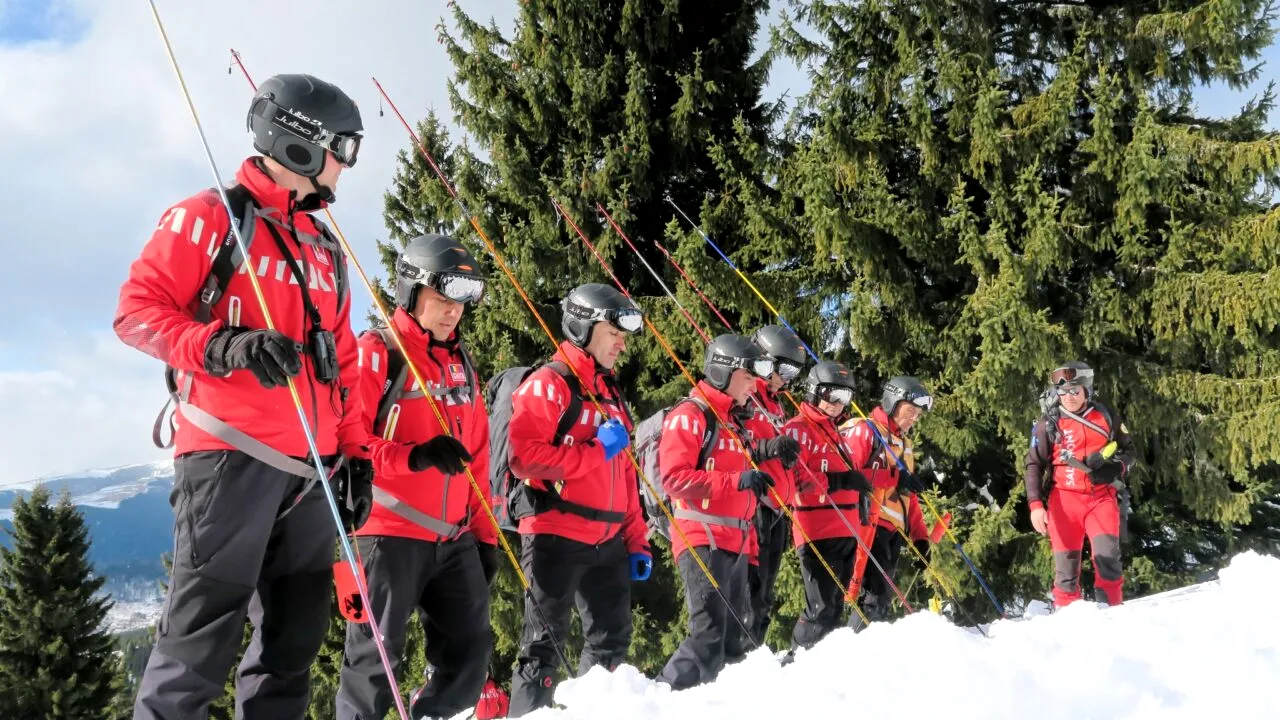 Salvamontiștii au avut zeci de intervenții în întreaga țară. 91 de persoane au fost salvate din zonele montane într-o singură zi