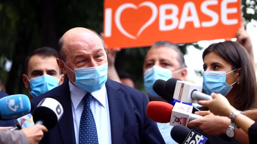 Traian Băsescu s-a vaccinat la centrul de la Spitalul Militar Carol Davila