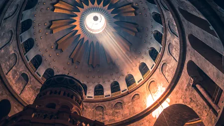 Descoperire arheologică la Ierusalim: un monument circular din marmură, vechi de aproape 1.700 de ani, ar putea oferi indicii despre locul în care a fost înmormântat Iisus Hristos
