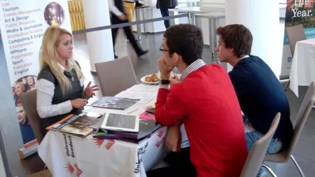 Universități de top vin în weekend după studenți români