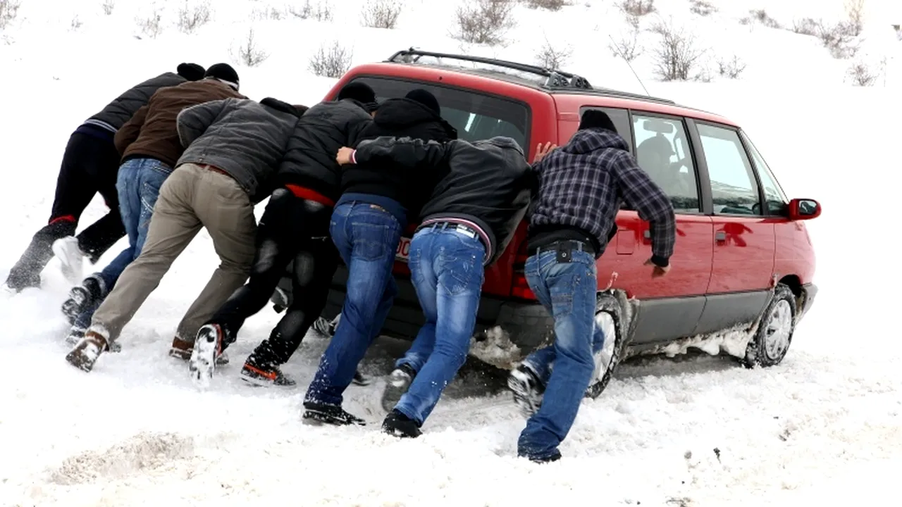 Drumuri naționale blocate sau închise, din cauza zăpezii - UPDATE