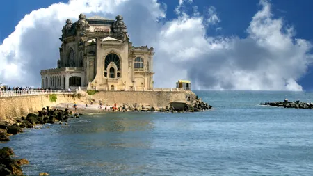 Turiștii se îndreaptă spre litoral pentru vacanța de Revelion. Cât costă o noapte de cazare