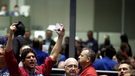 Impasul politic din zona euro continuă să împingă în jos bursele și moneda euro