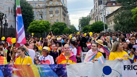 VIDEO | Unul dintre participanții la Marșul Bucharest Pride 2023 a dat cu spray paralizant chiar lângă scenă
