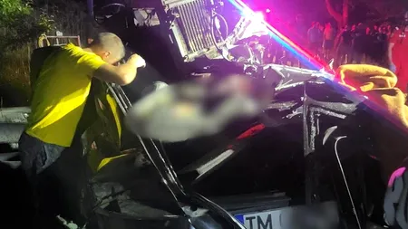 Un tractor condus de un minor de 16 ani a lovit frontal un autoturism în care se aflau doi frați gemeni, pe un drum din Timiș. Șoferul mașinii a fost decapitat