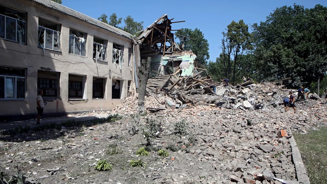 LIVE UPDATE | Războiul din Ucraina, ziua 120. Orașul Mikolaiv, lovit de rachete rusești / Statele europene se pregătesc să ofere Ucrainei și Moldovei statutul de țări candidate la aderarea la UE