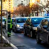 <span style='background-color: #666666; color: #fff; ' class='highlight text-uppercase'>AUDIO</span> Turist italian, rămas fără cuvinte după ce a văzut ce mașini au oprit la un semafor, în București: „Este absurd!”
