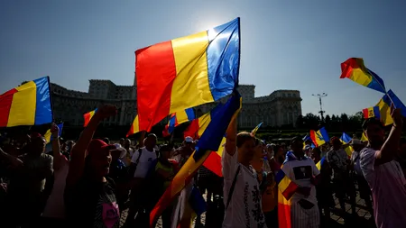 AUR mută protestele la Curtea de Argeş şi cere autorităţilor să rezolve problema din cauza căreia 50.000 de oameni stau de 4 luni fără apă potabilă