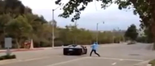 A lovit un Lamborghini de 400.000 de dolari cu o piatră. Filmarea a ajuns viral pe internet
