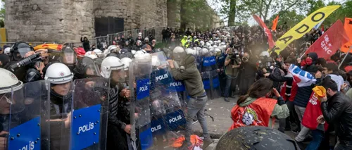 Violențe în ISTANBUL /Zeci de protestatari ai opoziției, reținuți după confruntări cu forțele de ordine de 1 Mai