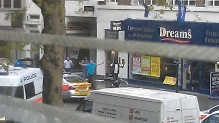 BREAKING NEWS. Bărbatul de 50 de ani care a luat patru ostatici în centrul Londrei a fost arestat. GALERIE FOTO