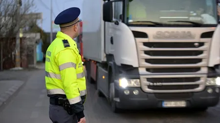 Criza transportatorilor internaționali, generată de pandemie: Șoferi ținuți în frig la vamă, marinari lăsați fără vaccin