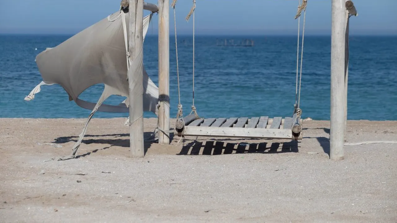 MĂSURI. Beach-barurile non-stop din Vama Veche vor difuza doar muzică ambientală în weekend: „Le propunem turiştilor un alt mod de a se destinde”