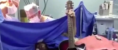 Un bărbat din Brazilia a cântat la chitară în timp ce medicii îl operau pe creier