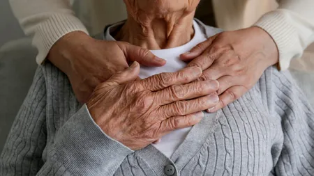 Cum a reușit o BADANTĂ din Italia, care are grijă de o bătrână de 90 de ani, să pună pe fugă mai mulți hoți. De ce nu a intervenit fiul gazdei
