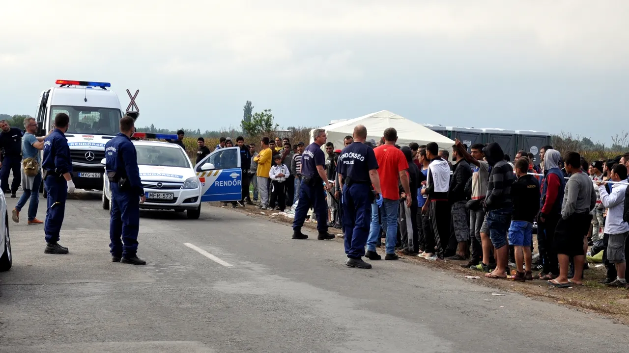 Câți imigranți așteptau să fie înregistrați în punctul de frontieră din Roszke