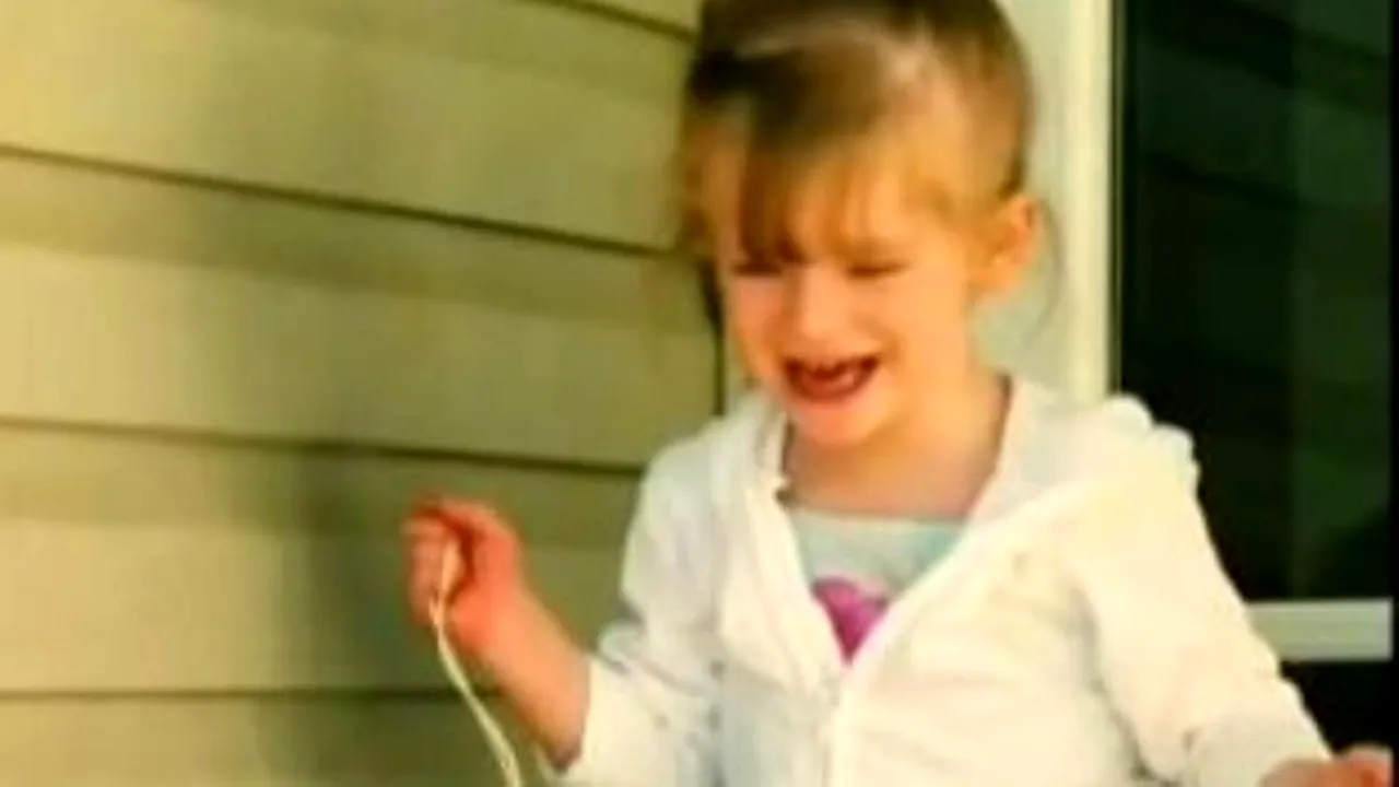 Transformarea radicală prin care a trecut această fetiță, la 9 ani de la realizarea fotografiei. „Nimeni nu poate să înțeleagă ce-i cu mine