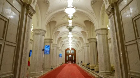 PROTEST în Parlament: Angajații cer salarii mai mari și amenință cu greva