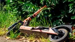 O fată de 15 ani a MURIT după ce a căzut de pe o trotinetă electrică. Minora era pasageră și stătea în spatele persoanei care o conducea