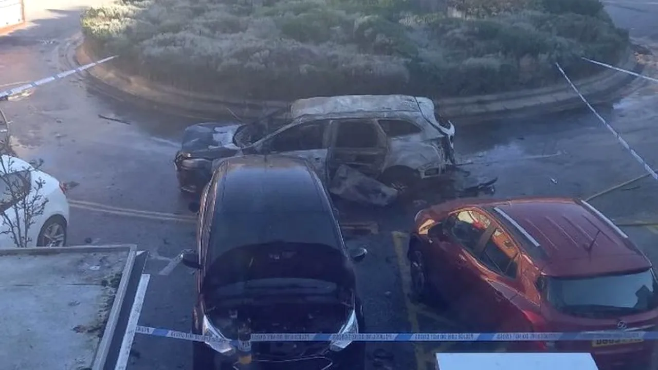 O mașină a explodat în fața unui spital din Liverpool. Poliția antiteroristă anchetează incidentul