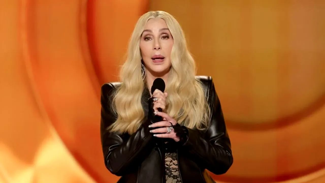 Val de momente stânjenitoare pentru Cher la gala Grammy. Artista a primit un premiu pentru întreaga carieră. Cum a decurs prima sa apariție pe scena de la Los Angeles din ultimii 18 ani