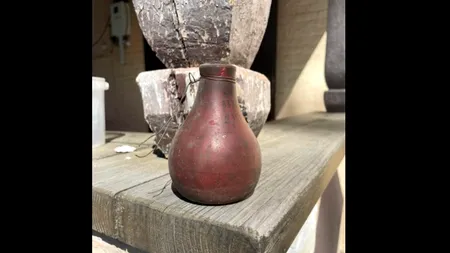 Un bărbat din Bucha a găsit în casă un balon cu mercur. Recipientul a fost adus de invadatorii ruși de la Cernobîl