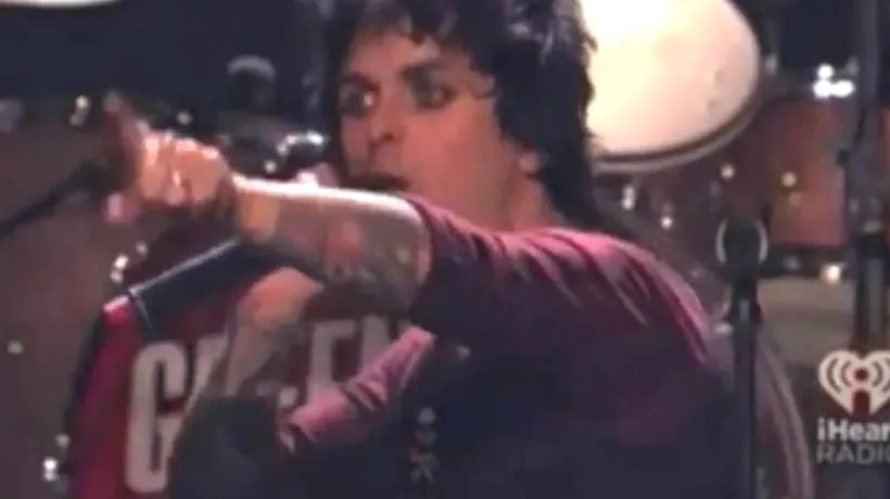 VIDEO. Solistul trupei Green Day, criză de nervi în timpul unui concert. Ce l-a supărat pe artist