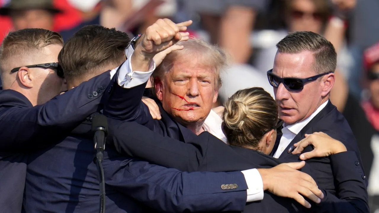 Tentativa de ASASINAT asupra lui Donald Trump, aruncă în aer democrația americană? Wall Street Journal a analizat posibilele efecte politice