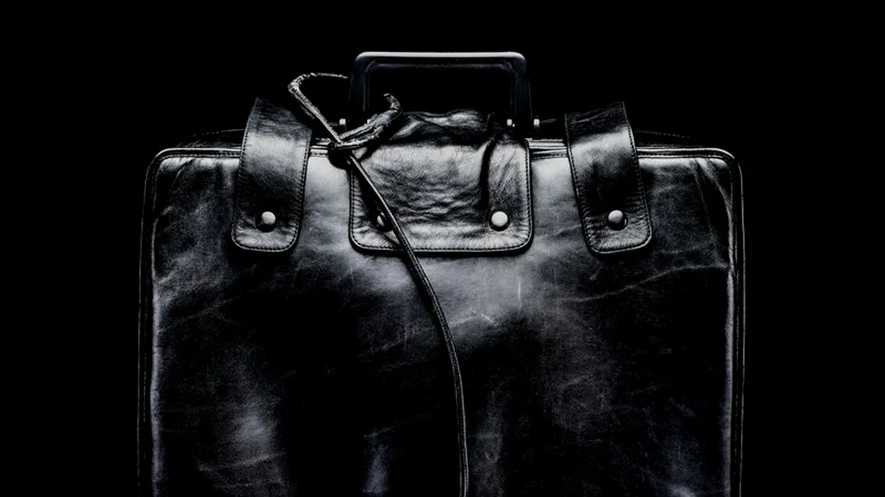 Scopul valizei negre misterioase care însoțește președintele american oriunde ar merge