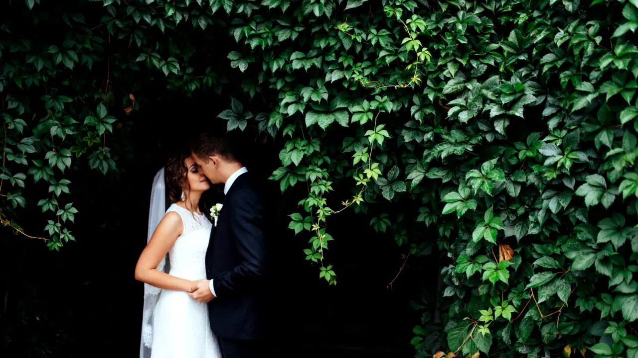 De ce NU este corect să urați „Casă de piatră” tinerilor căsătoriți. Explicația unui preot