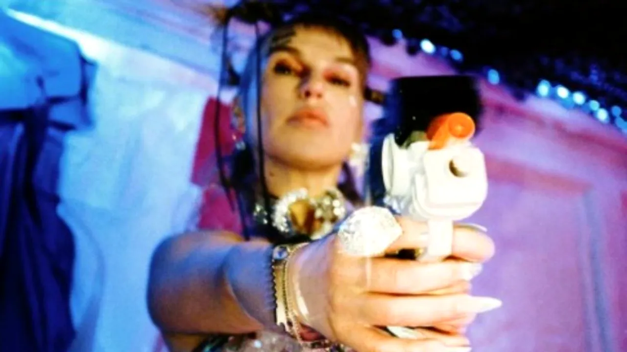 INCENDIAR. Corina Bud a pregătit o mega surpriză muzicală. Cântăreața și-a deschis propria casă de discuri