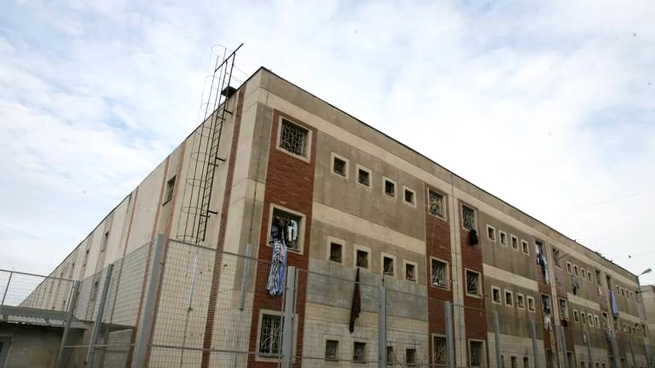 A vrut să fugă de polițiști dar a ajuns în spitalul Penitenciarului Rahova cu gloanțe în burtă și în picior