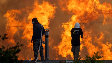 VIDEO Primele victime în infernul din GRECIA. Trupul unui bărbat, găsit carbonizat pe Insula Evia. Un avion s-a prăbușit. Niciun supraviețuitor