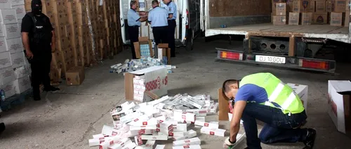 Peste jumătate de milion de pachete cu țigări contrafăcute, descoperite într-un tir la Vama Moravița