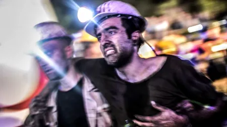 Zeci de mineri au rămas blocați în subteran în urma unui cutremur, în Bosnia. 