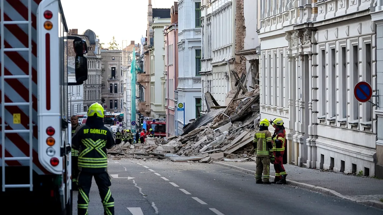 Două tinere românce sunt date dispărute în Germania. Clădirea în care se aflau a fost pusă la pământ de o explozie