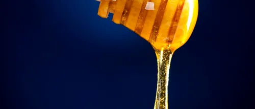 De ce e bine să bei apa cu miere