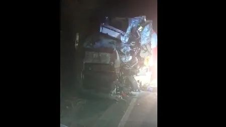 VIDEO | Accident teribil pe DN6, între două tiruri. Șoferul unuia dintre ele și pasagerul din dreapta nu au mai avut nicio șansă