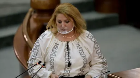 Diana Șoșoacă se teme pentru propria viață și vrea permis de port-armă: “Sunt pe lista neagră, sunt filată! În România, când ești patriot, ești în pericol”
