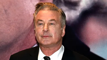 Actorul Alec Baldwin îi atacă în instanță pe procurorii care l-au acuzat de omor prin imprudență