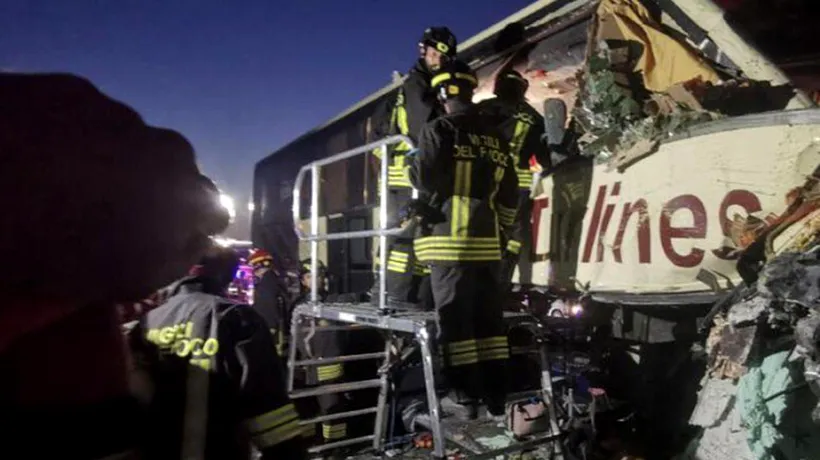 Accident cumplit în Italia! Zeci de răniți după ce un autocar a lovit un camion pe o autostradă