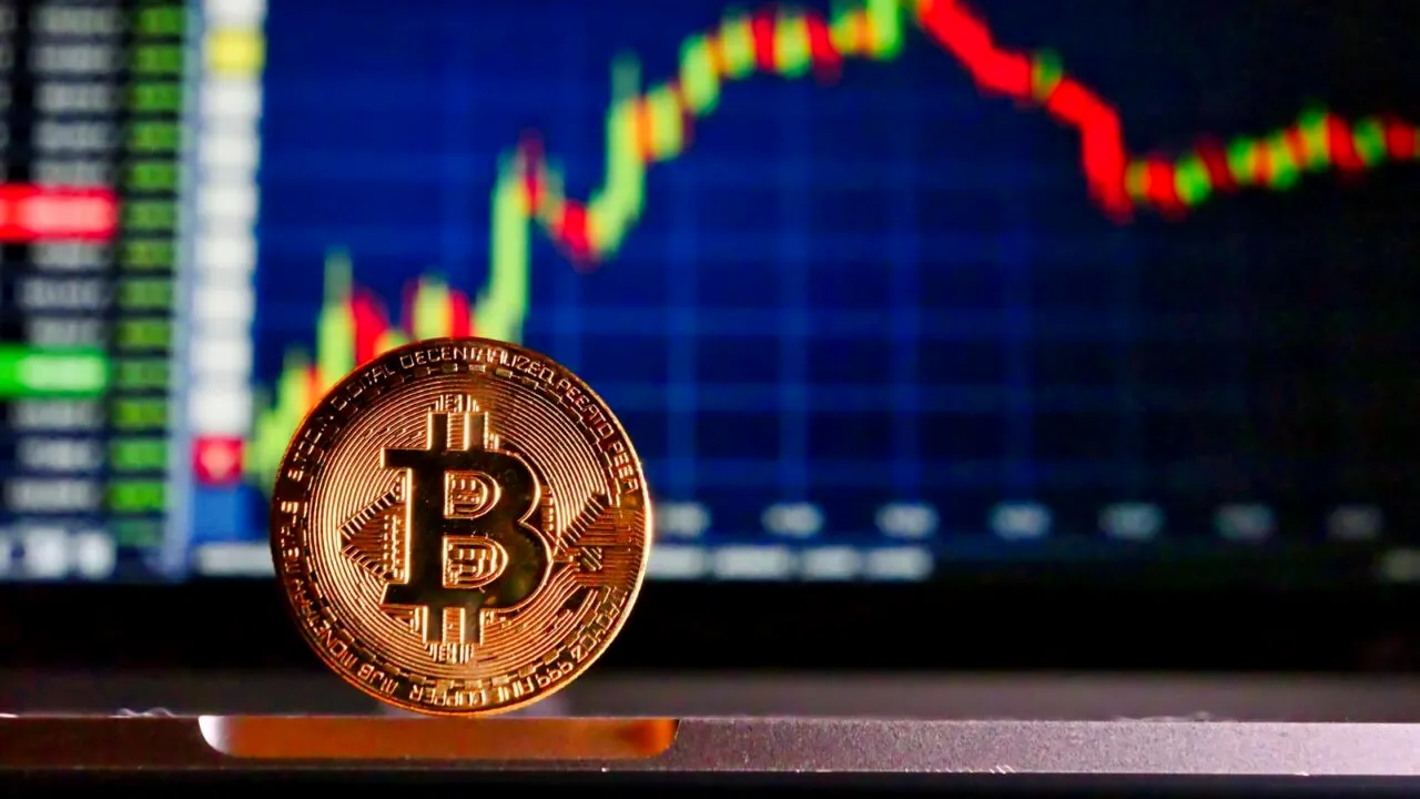Lumea s-a îndrăgostit de Bitcoin, dar România a rămas indiferentă (P)