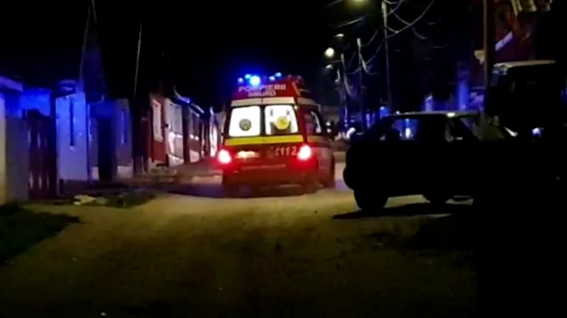 SCANDAL. Doi polițiști răniți, într-un cartier de romi din Codlea. Au fost loviți cu lopeți în cap