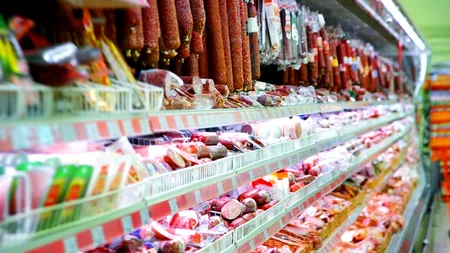 Scandalul mâncării expirate. Producător local: „Tiruri întregi cu marfă expirată în alte țări sunt aduse în România
