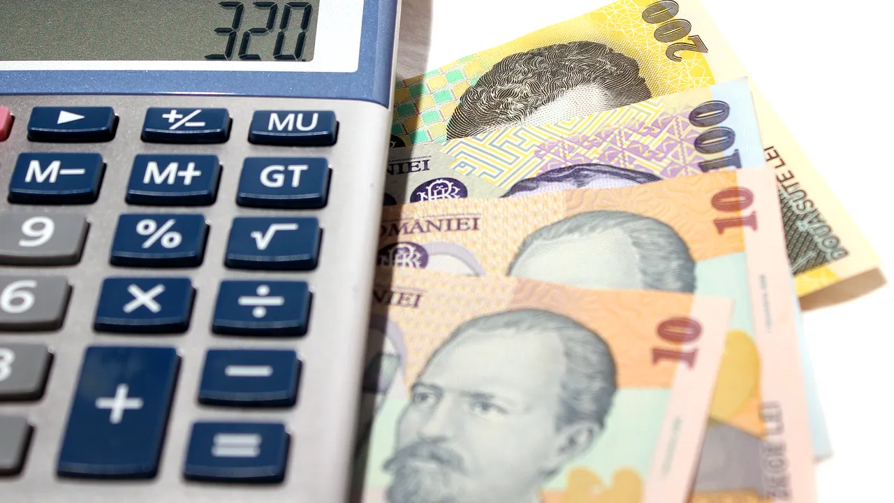Românii își cheltuie banii PE HAINE și TELEFOANE MOBILE. Deși economisesc DE LA 4 ANI, nu investesc PE TERMEN LUNG