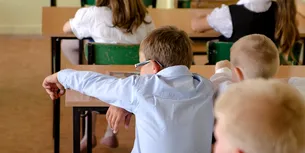 <span style='background-color: #666666; color: #fff; ' class='highlight text-uppercase'>AUDIO</span> Învăţătoare din Constanţa, înregistrată spunându-le copiilor că sunt urâţi și tâmpiţi. „Ce fel de părinţi ai tu?”/ Femeia ar fi LOVIT o elevă de 7 ani