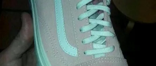 O nouă controversă pe internet. A venit rândul unui pantof sport să declanșeze isteria. Ce culoare are acesta?