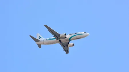 A fost panică pe Aeroportul Otopeni după ce un AVION cu 112 pasageri la bord a cerut să aterizeze de urgență. Pompierii, chemați de urgență