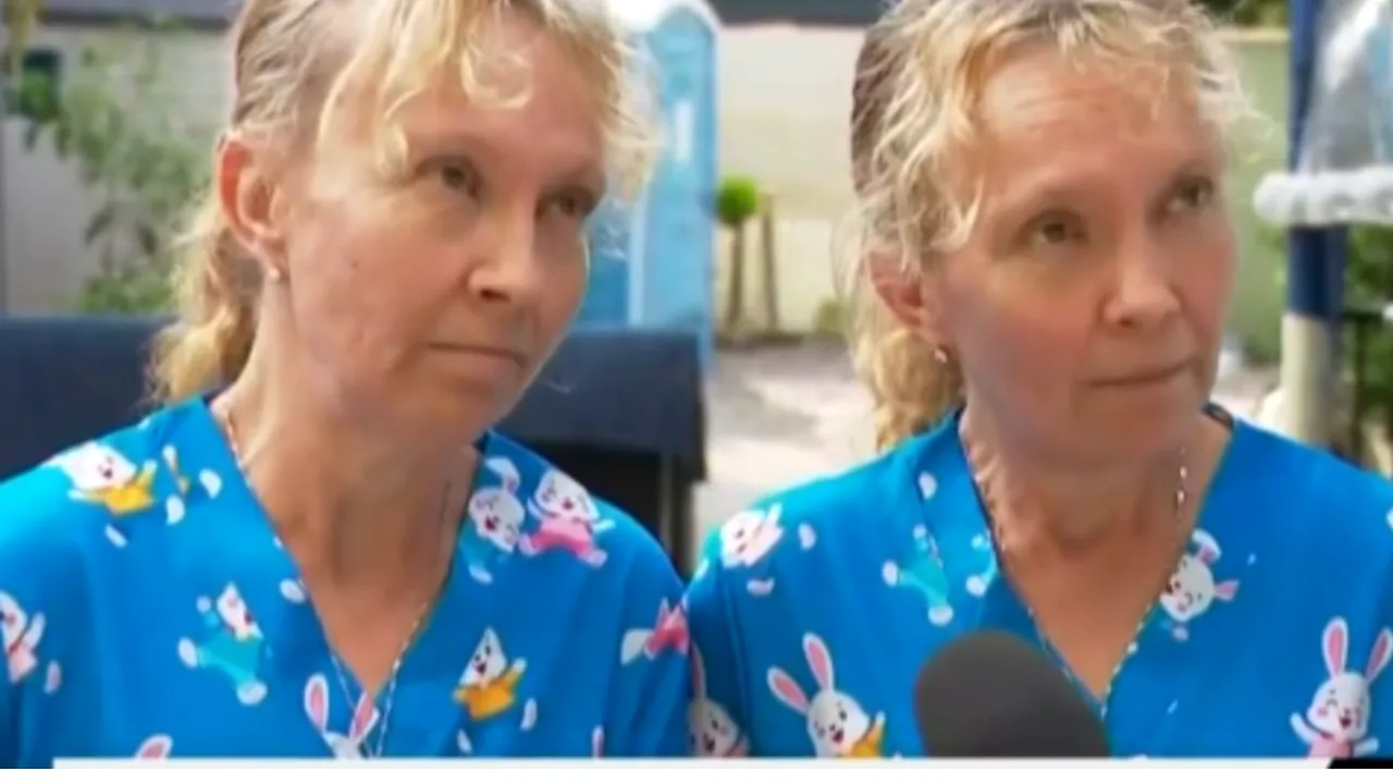 Două gemene au povestit în același timp, cu aceleași cuvinte, cum mama lor a fost atacată cu o armă. Sincronizarea lor a devenit virală